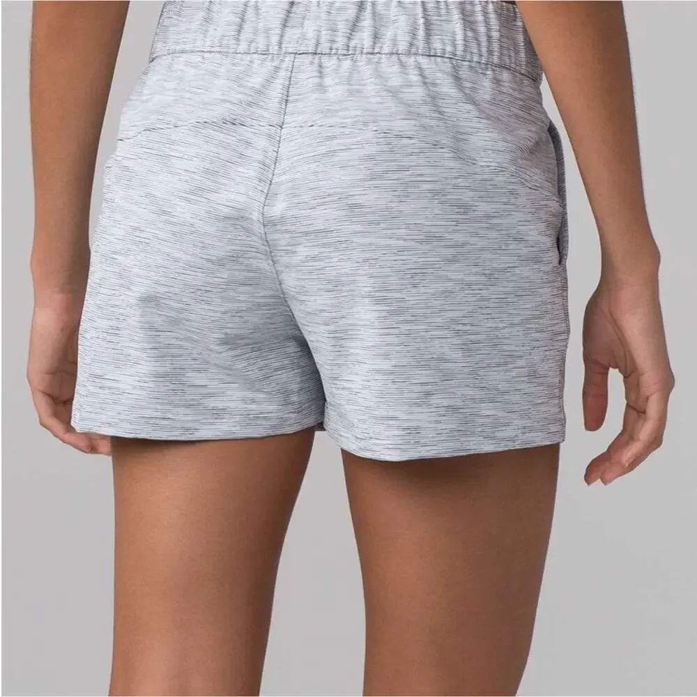 Lululemon On The Fly Shorts 2.5 Size 12 Activewear Drawstrings